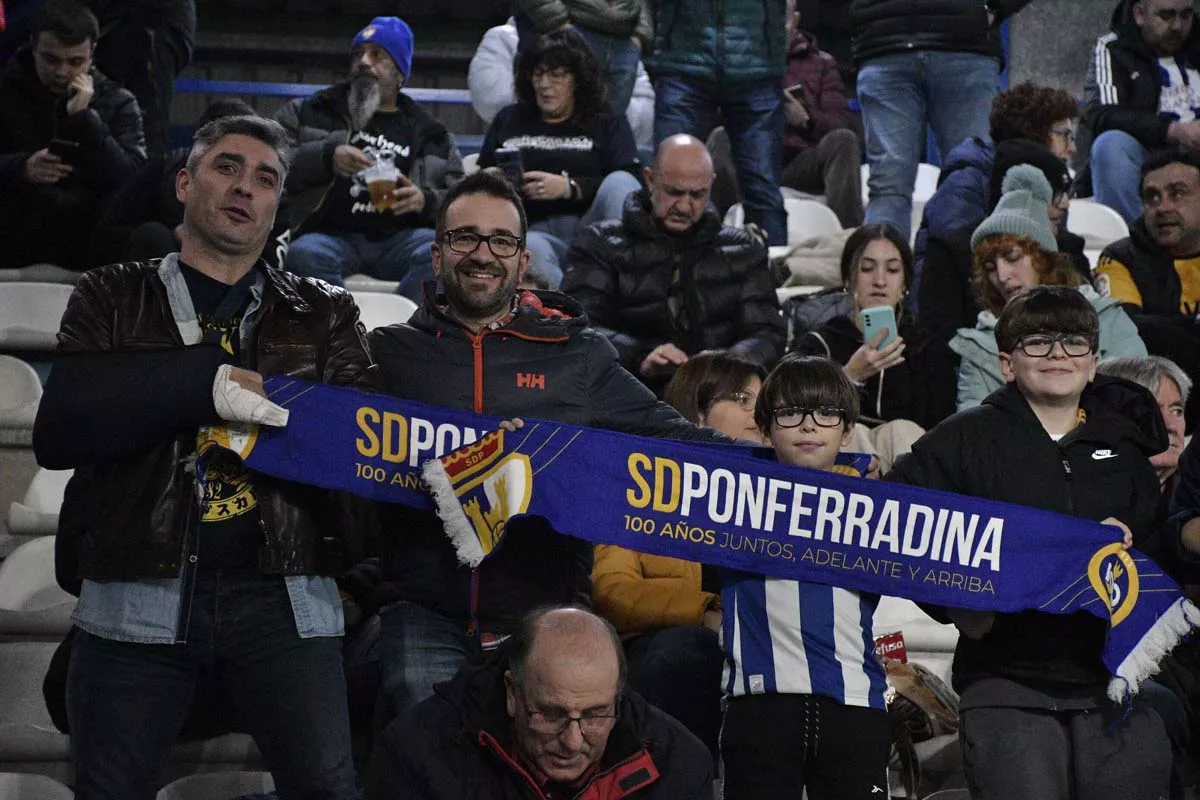 Álbum de fotos del Ponferradina - Cornellà, el último del año en El Toralín