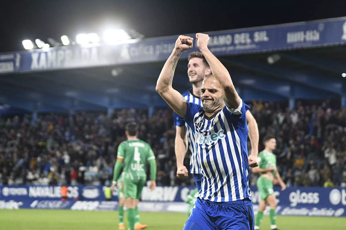 La Ponferradina despide el año en El Toralín colíder con una victoria con el “sello Yuri” (1-0)