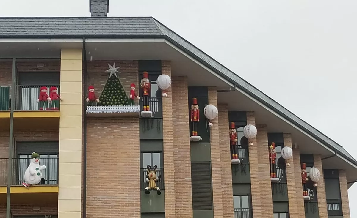 Regresa el balcón más luminoso de la Navidad en Ponferrada con un pelotón de cascanueces 