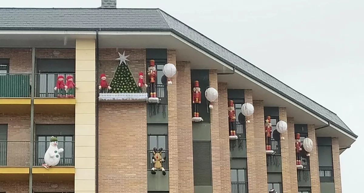 Regresa el balcón más luminoso de la Navidad en Ponferrada con un pelotón de cascanueces 