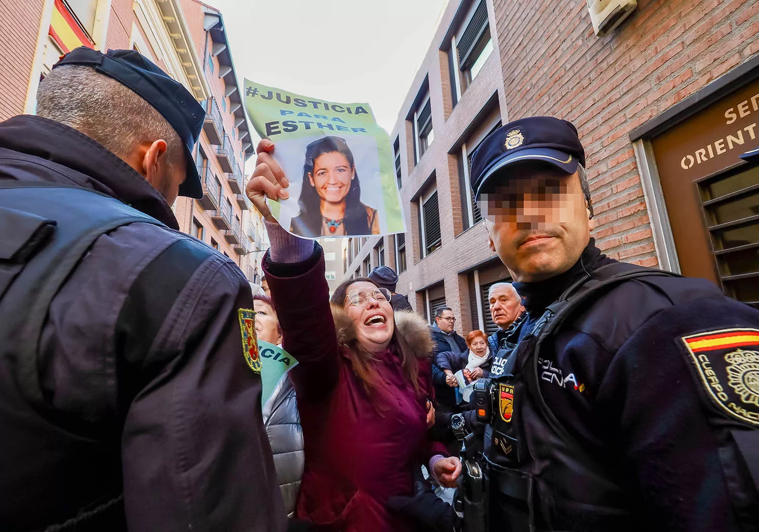 Protesta ante los juzgados por la declaración del principal sospechoso del asesinato de Esther López.