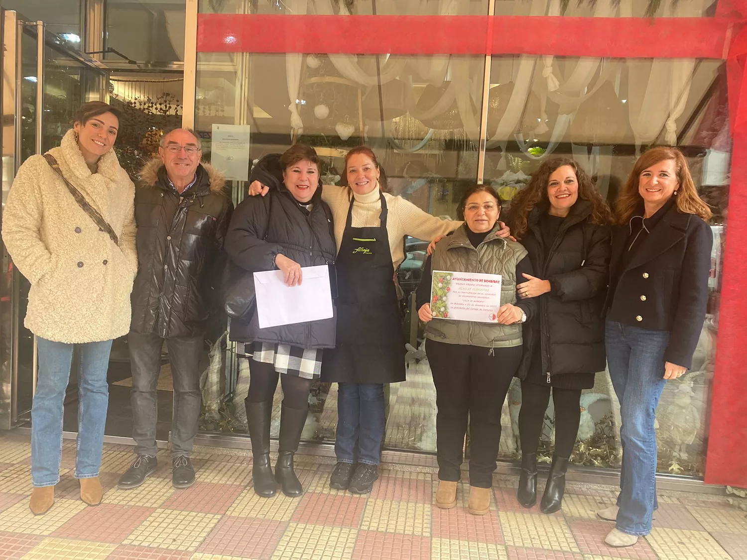 La floristería Alhoja gana el Concurso de Escaparates Navideños de Bembibre y se lleva 500 euros