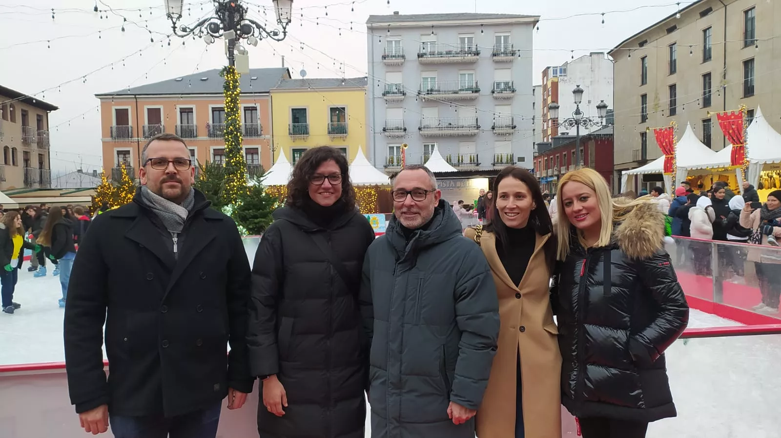 Inauguración de la pista de hielo y del Mercadillo Navideño