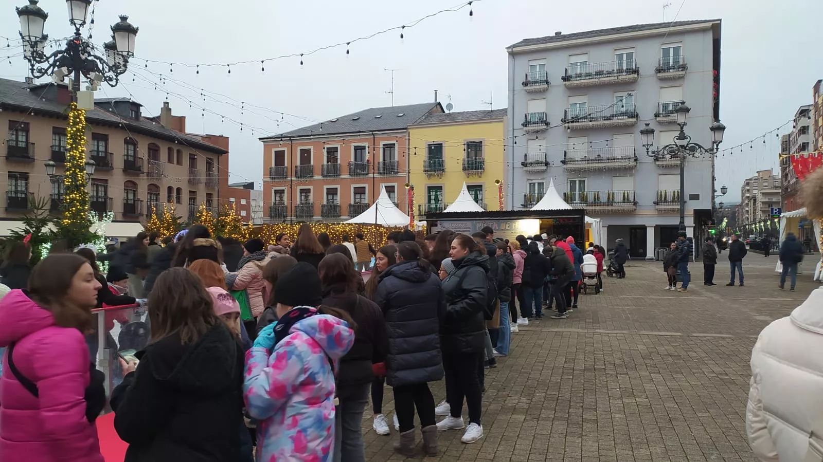 Inauguración de la pista de hielo y del Mercadillo Navideño