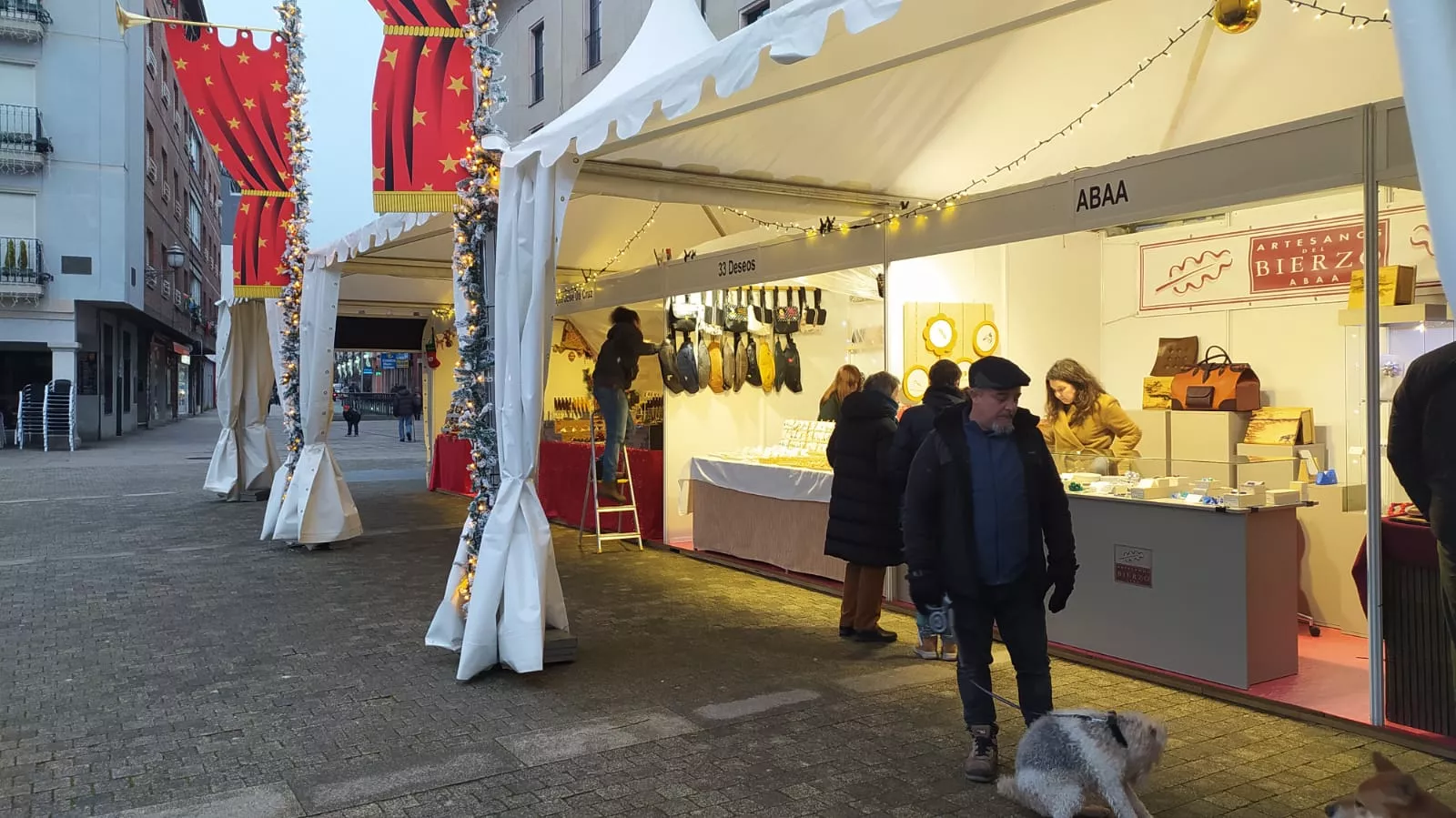 Inauguración de la pista de hielo y del Mercadillo Navideño