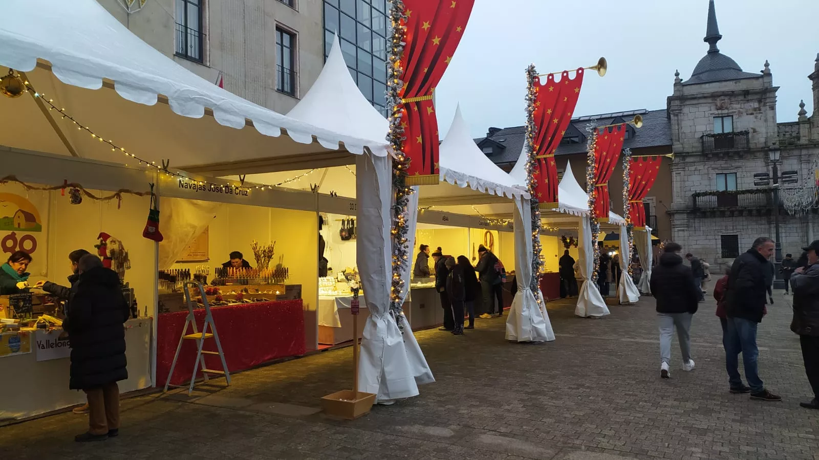 Inauguración de la pista de hielo y del Mercadillo Navideño