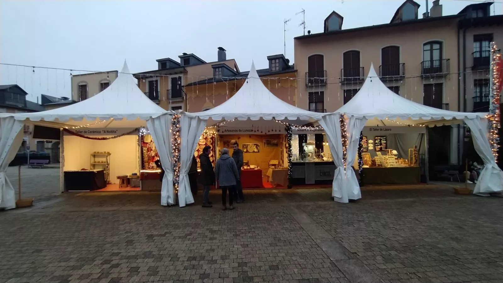 Inauguración de la pista de hielo y del Mercadillo Navideño