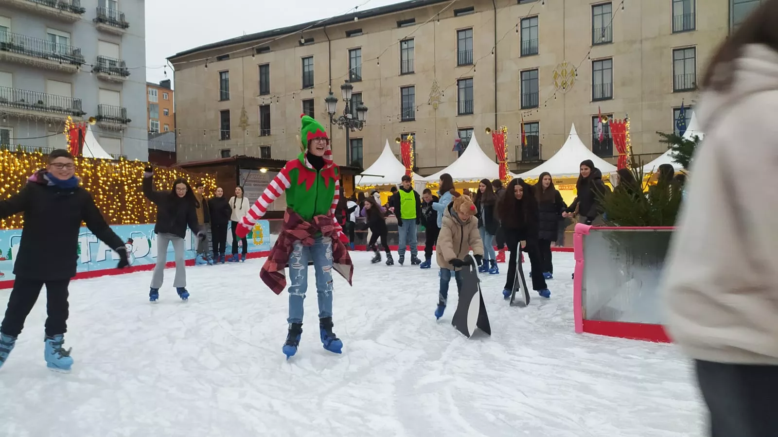 Inauguración de la pista de hielo y del Mercadillo Navideño