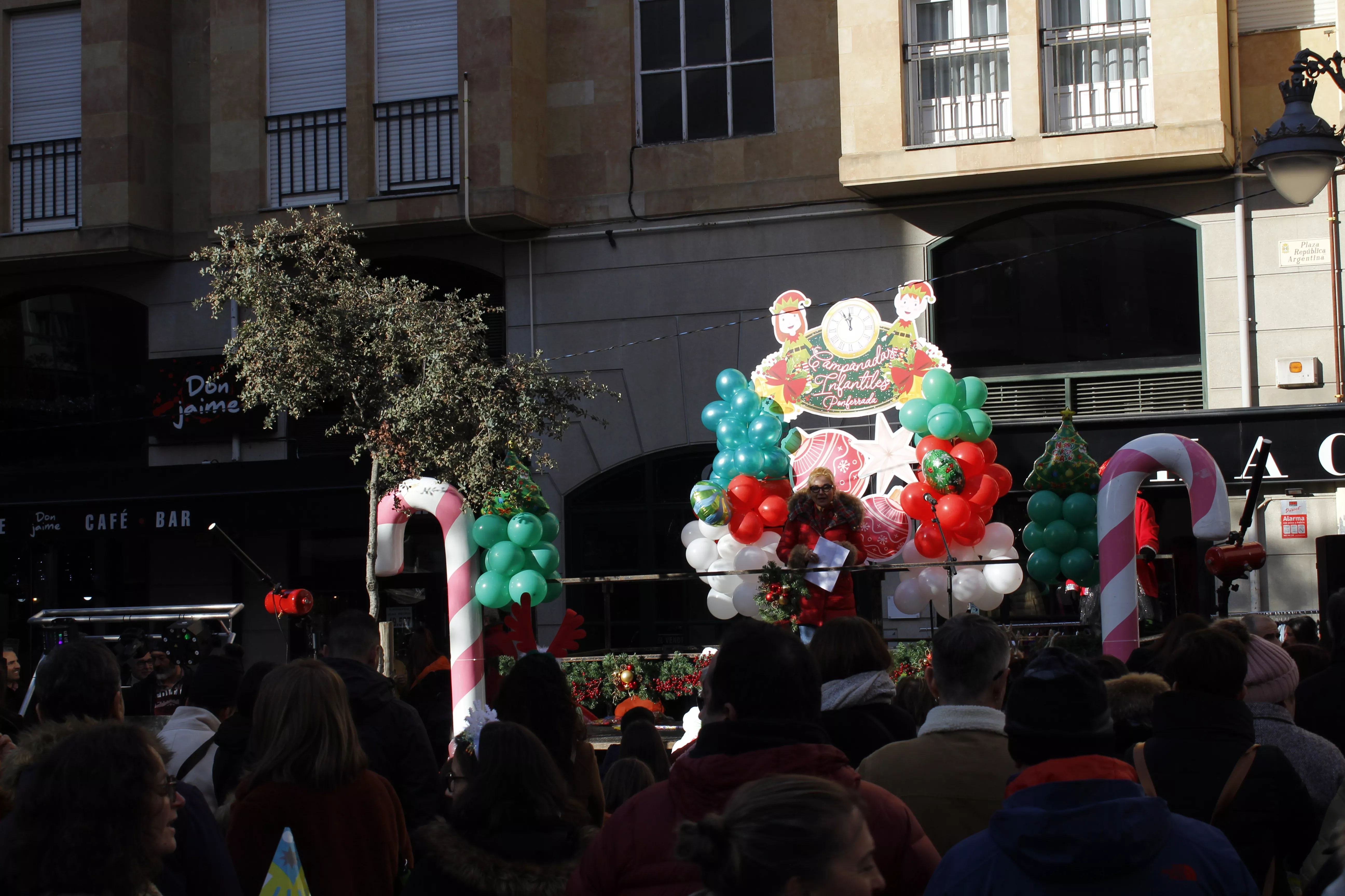 Las Campanadas Infantiles llenan de ilusión el centro de Ponferrada para que los más pequeños den la bienvenida al 2024