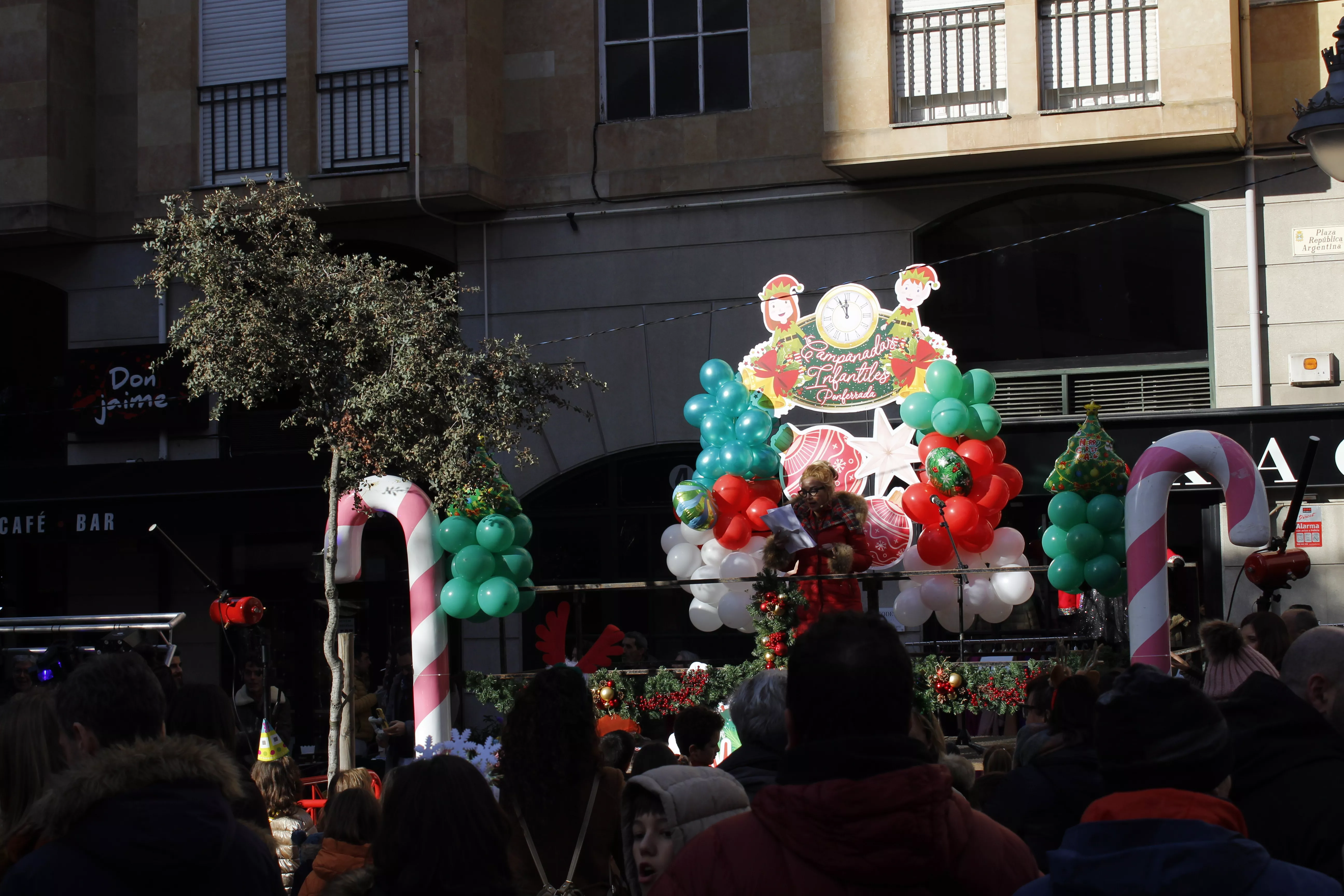 Las Campanadas Infantiles llenan de ilusión el centro de Ponferrada para que los más pequeños den la bienvenida al 2024