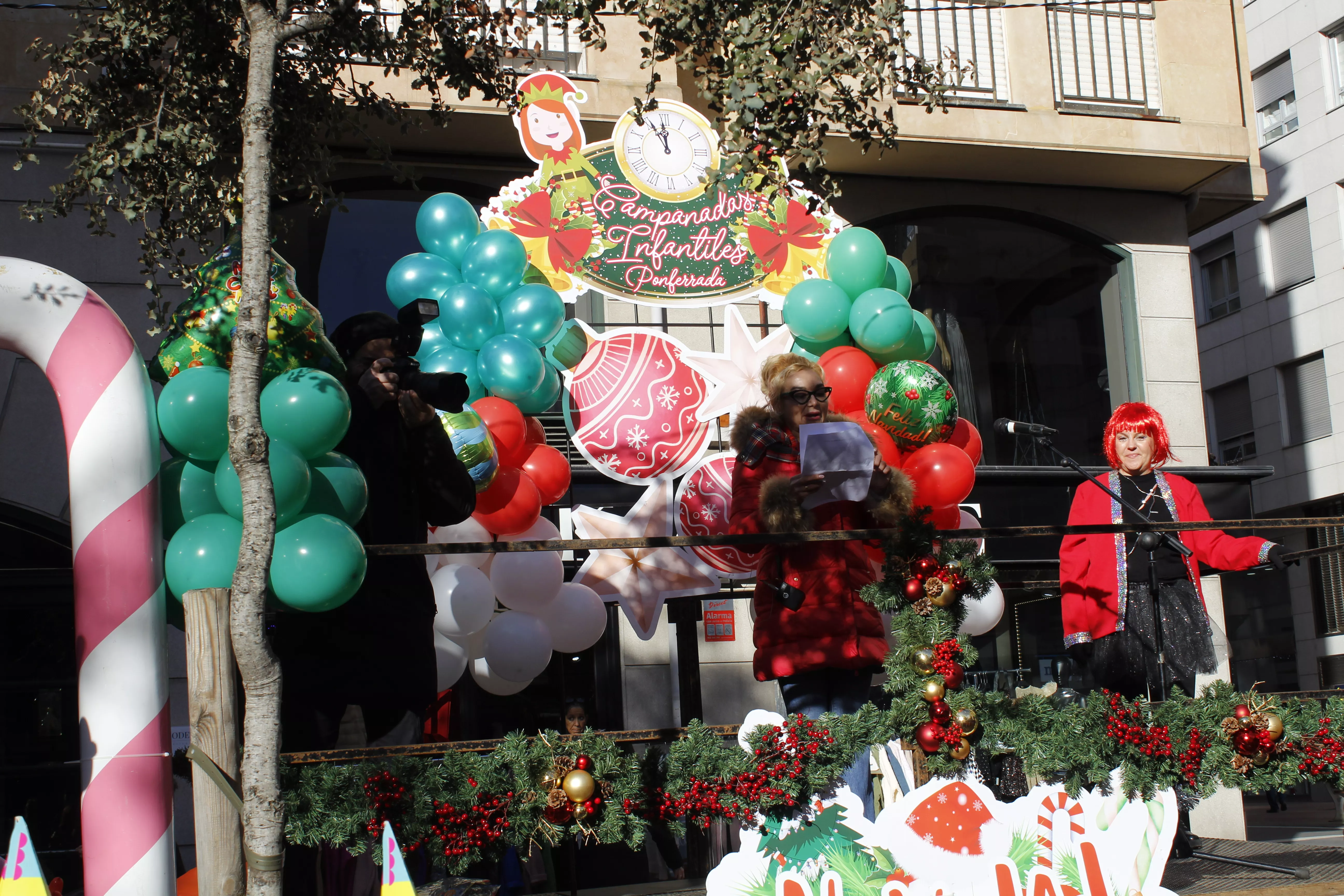 Las Campanadas Infantiles llenan de ilusión el centro de Ponferrada para que los más pequeños den la bienvenida al 2024