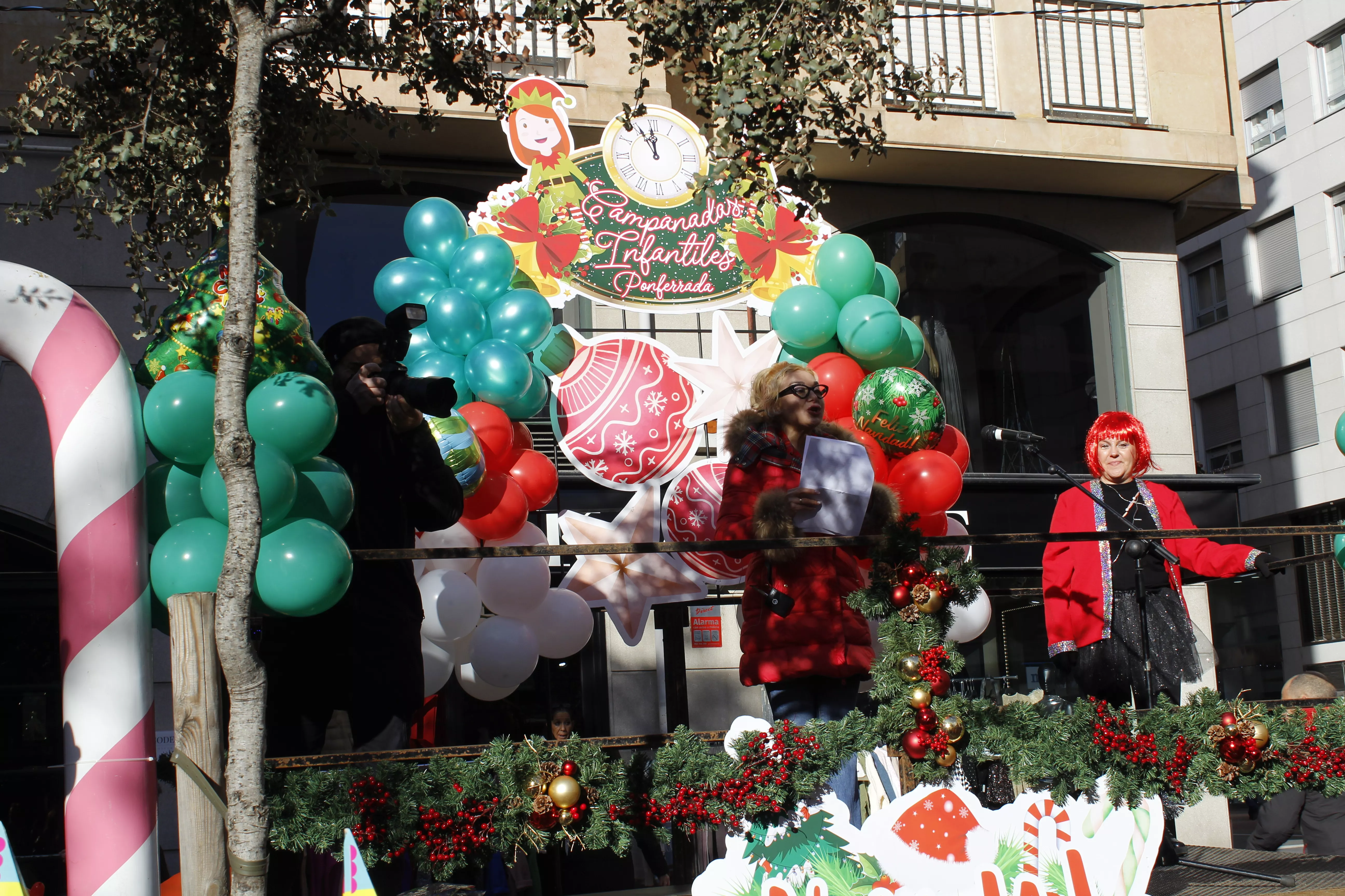 Las Campanadas Infantiles llenan de ilusión el centro de Ponferrada para que los más pequeños den la bienvenida al 2024