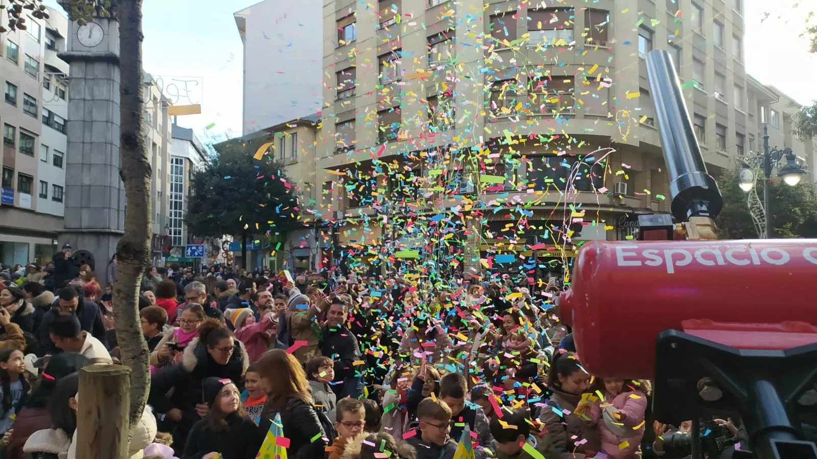 Las Campanadas Infantiles llenan de ilusión el centro de Ponferrada para que los más pequeños den la bienvenida al 2024