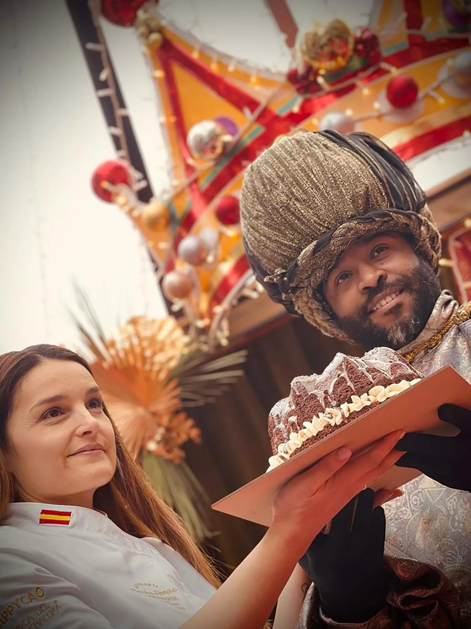 Jornada de trabajo del Mago Chalupa en el centro de Ponferrada que echa al diente su roscón de Reyes