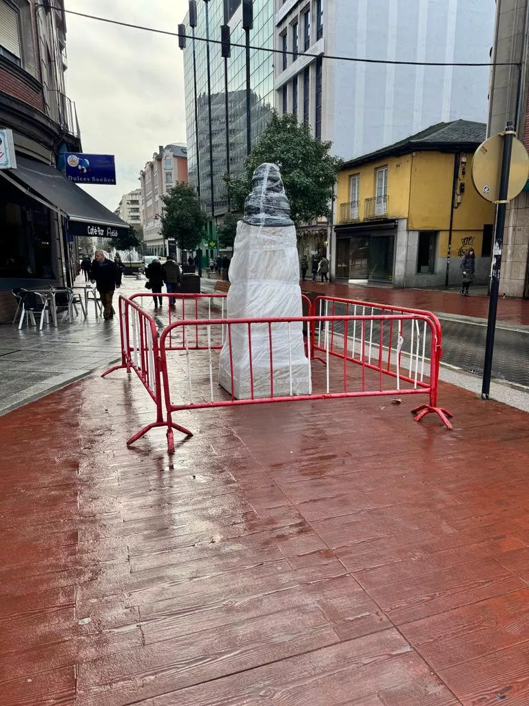 Traslado del busto de Gómez Núñez del Plantío a la calle con su nombre en Ponferrada 2