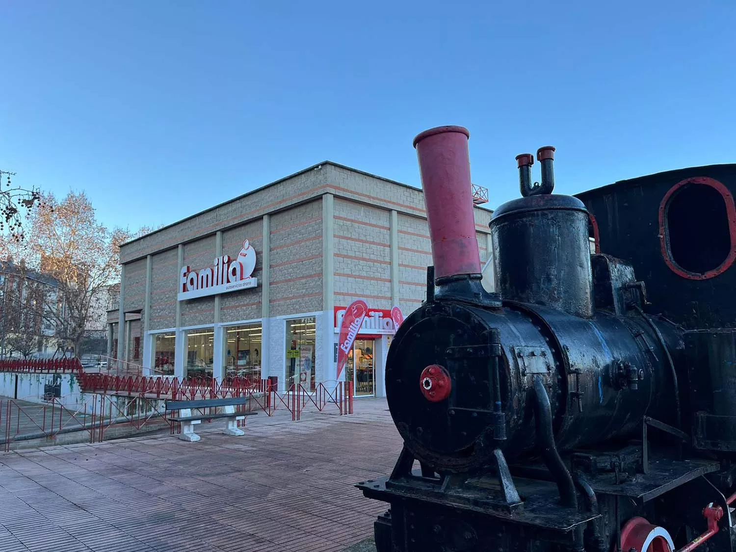 Inauguración del Supermercado Familia del Centro Comercial La Máquina de Ponferrada