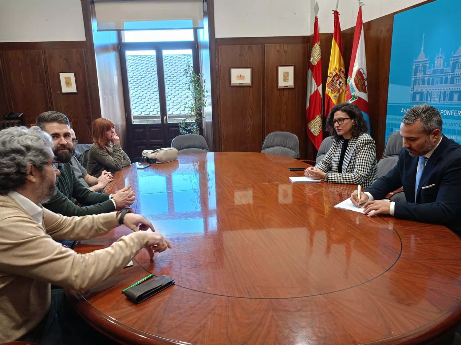 Reunión entre el Ayuntamiento de Ponferrada y Teleperformance.