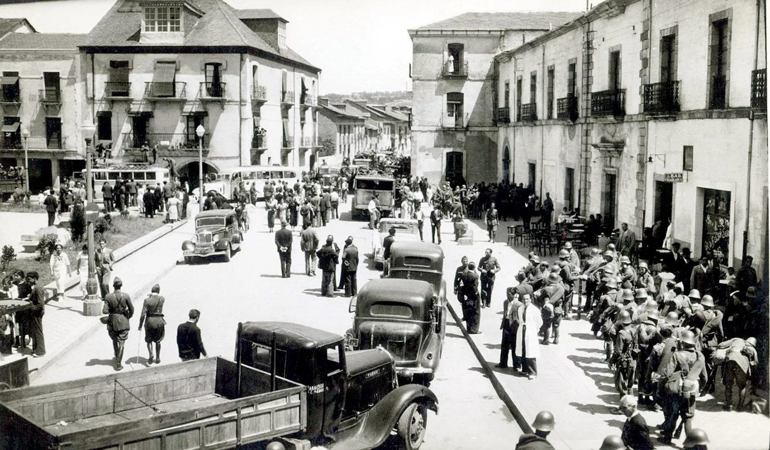 Dos fotografías inéditas muestran la toma de Ponferrada por las tropas franquistas en el 36.