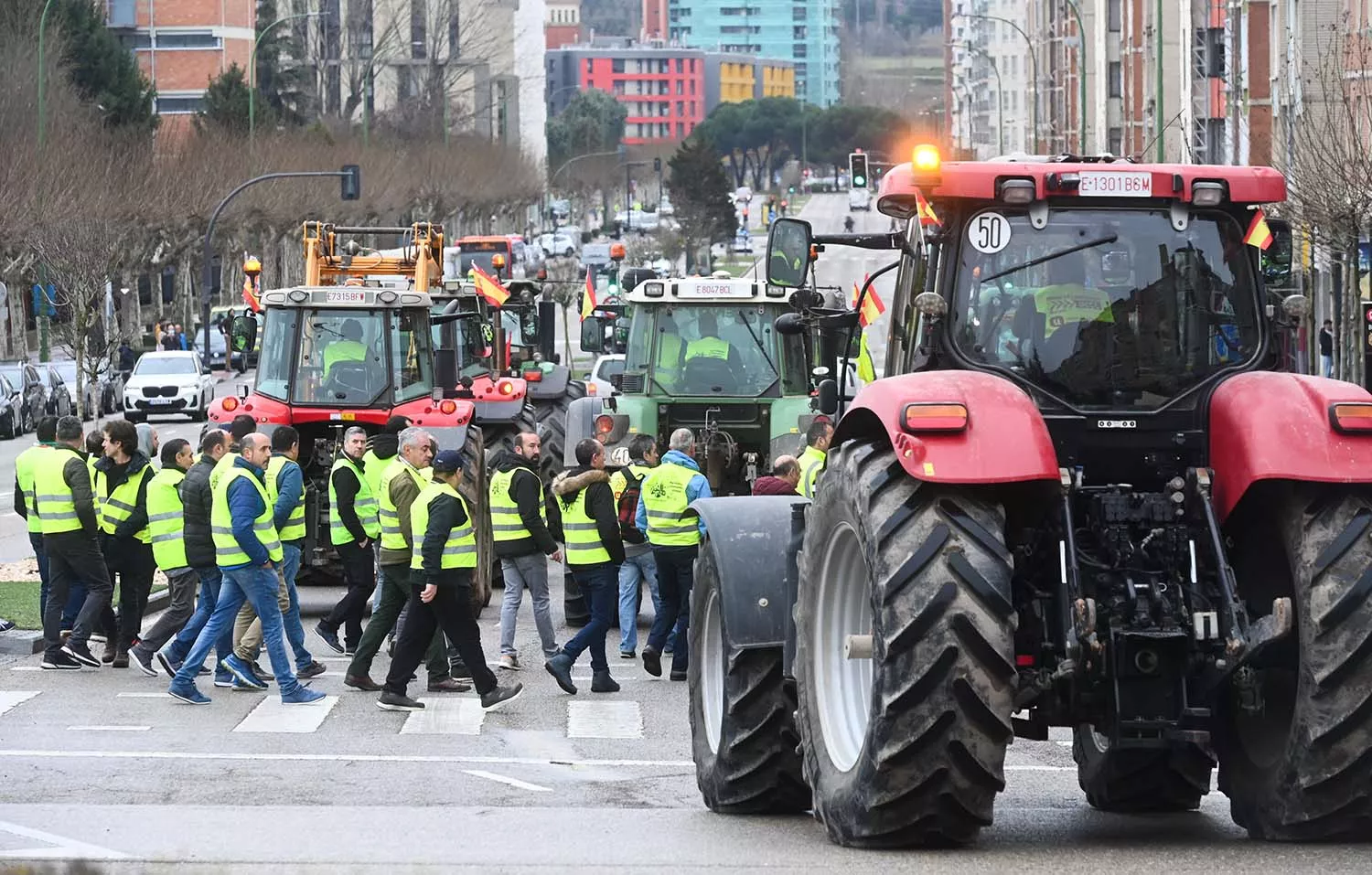 Tractorada de agricultores y ganaderos por la capital burgalesa en protesta por su situación 1