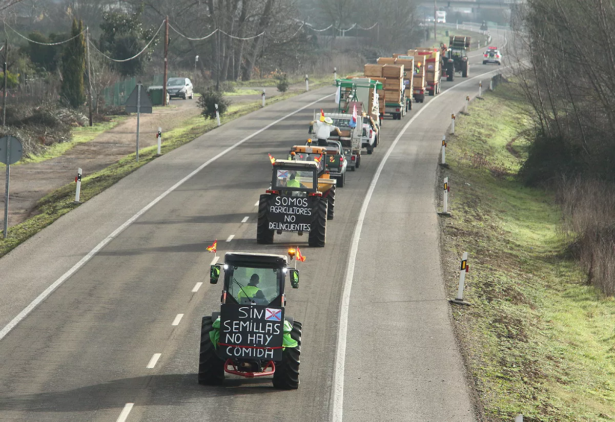 La tractorada saliendo desde Carracedelo dirección Ponferrada (8)