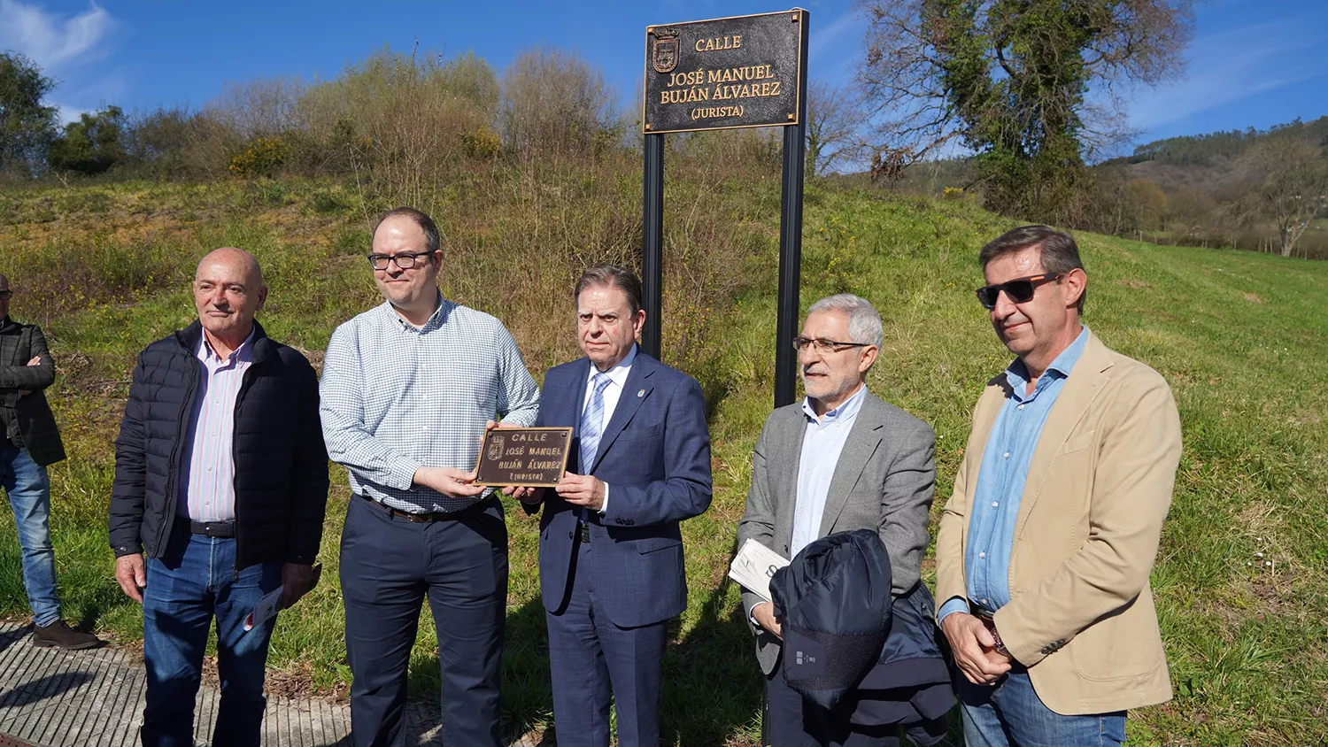 Oviedo rinde un homenaje al jurista de Toreno José Manuel Buján con una calle