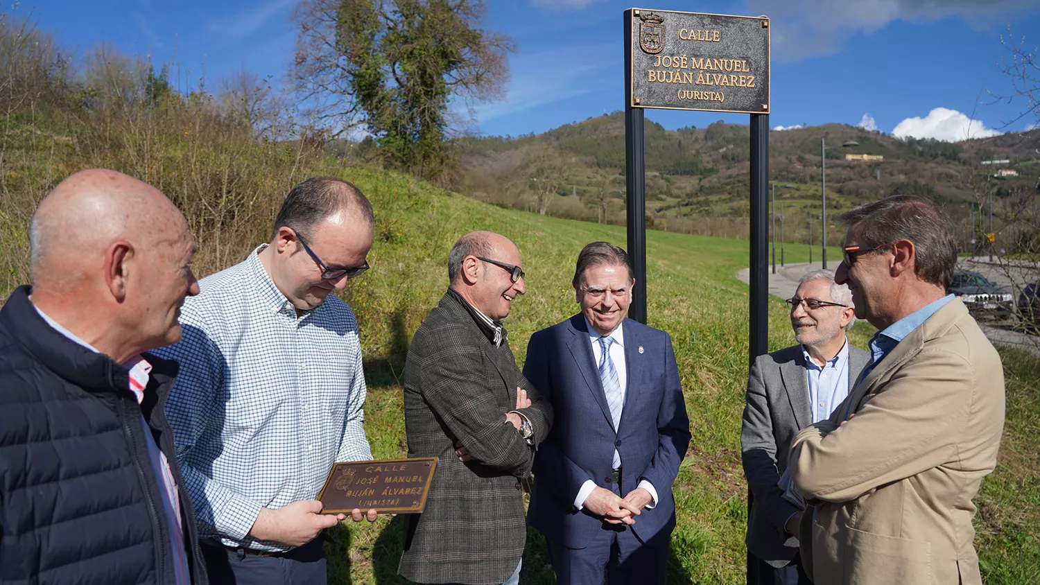 Oviedo rinde un homenaje al jurista de Toreno José Manuel Buján con una calle