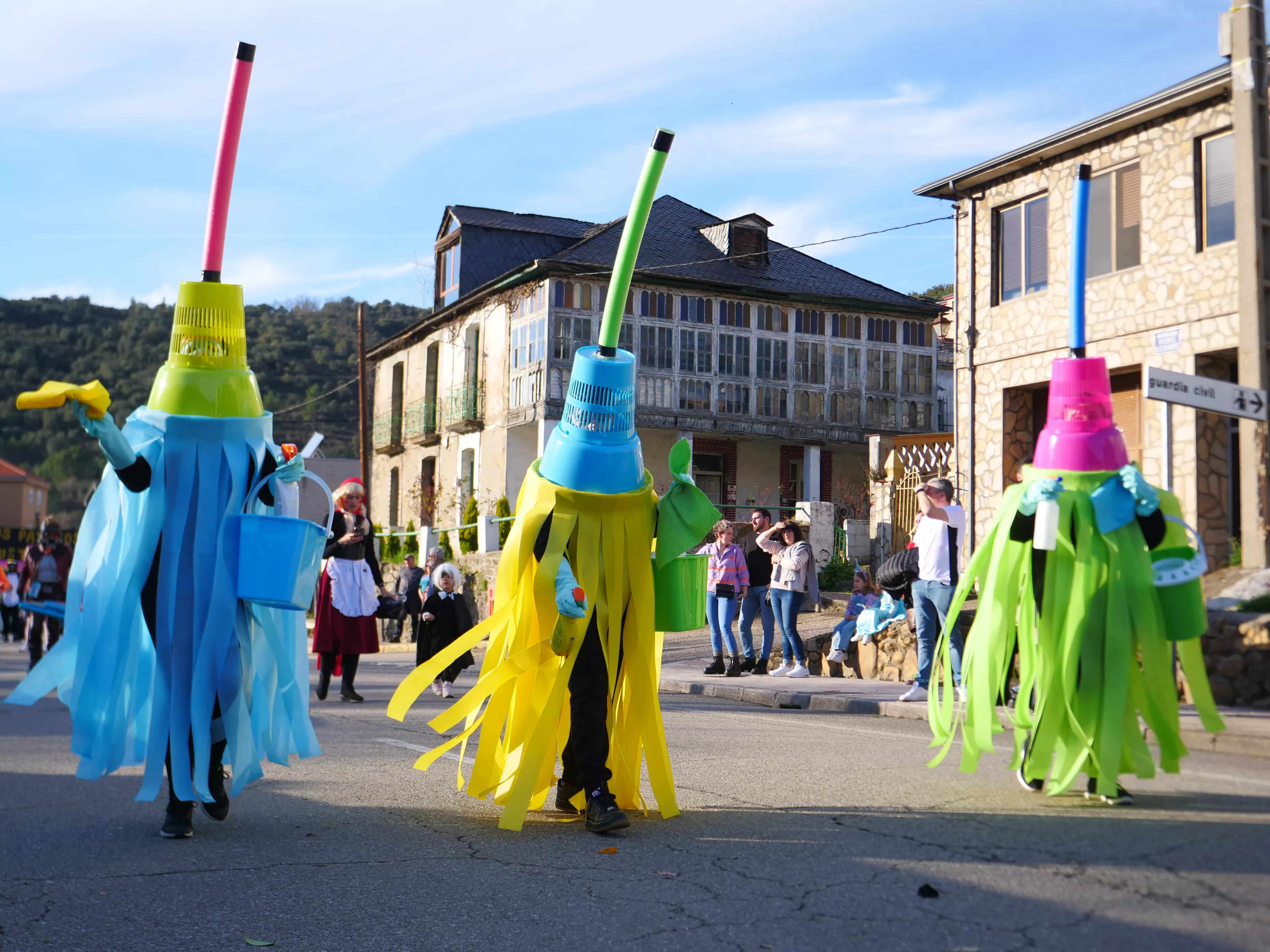 El Carnaval de Torre del Bierzo junto al mundo de Oz con los payasos justicieros