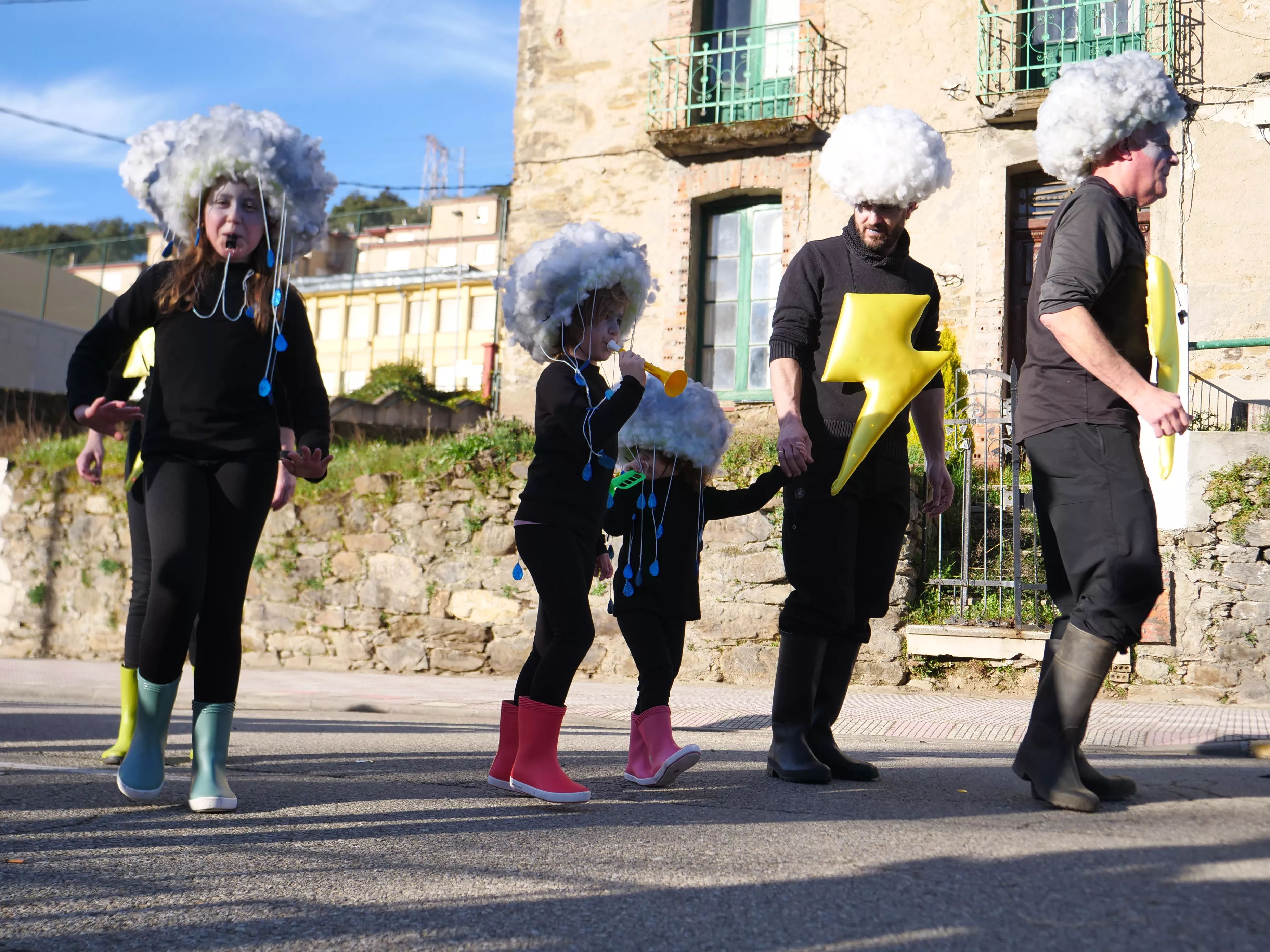 El Carnaval de Torre del Bierzo junto al mundo de Oz con los payasos justicieros