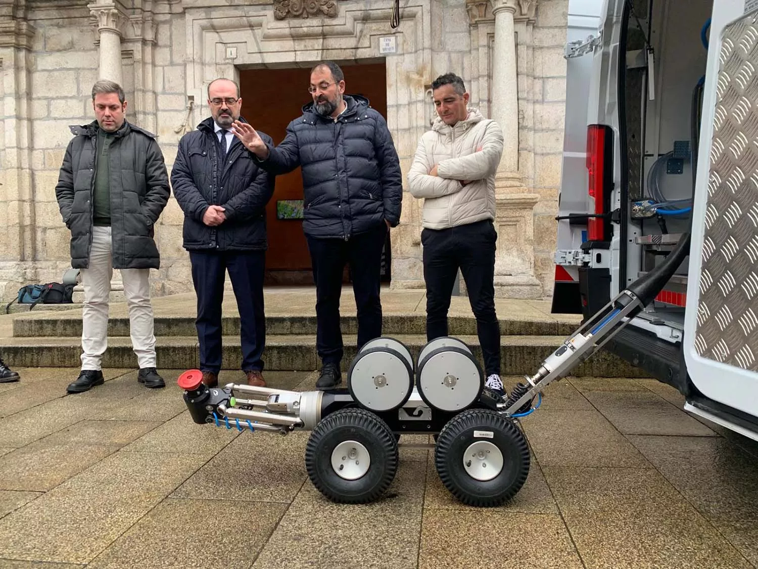 Ponferrada adquiere su primer robot fresador con el que ahorrará 50.000 euros al año en desatascar tuberías de saneamiento