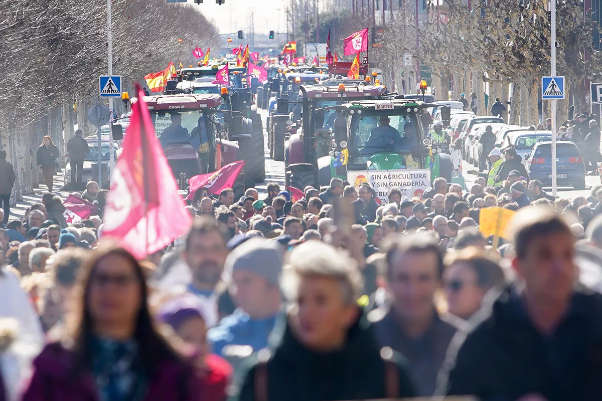 Tractorada por las calles de León bajo el lema Exigimos precios rentables y normas flexibles (8)