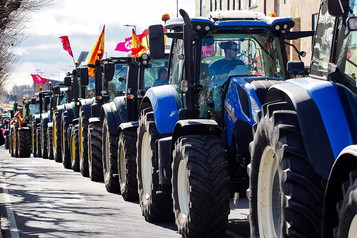 Tractorada por las calles de León bajo el lema Exigimos precios rentables y normas flexibles (4)