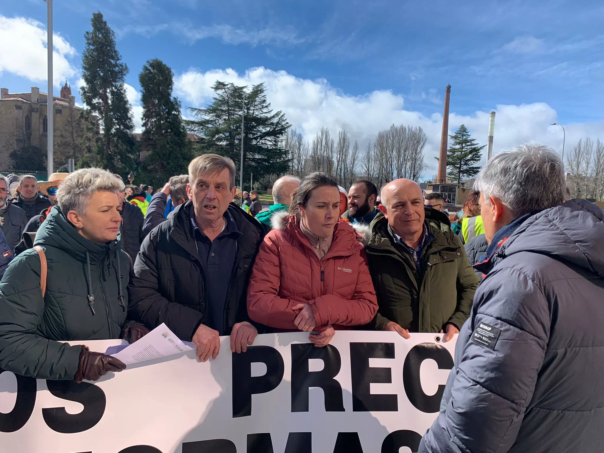 El delegado Territorial de León, recibe a los manifestantes