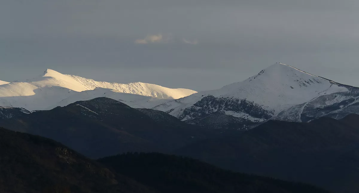 Nieve en las montañas del Morredero y Aquiana en El Bierzo 