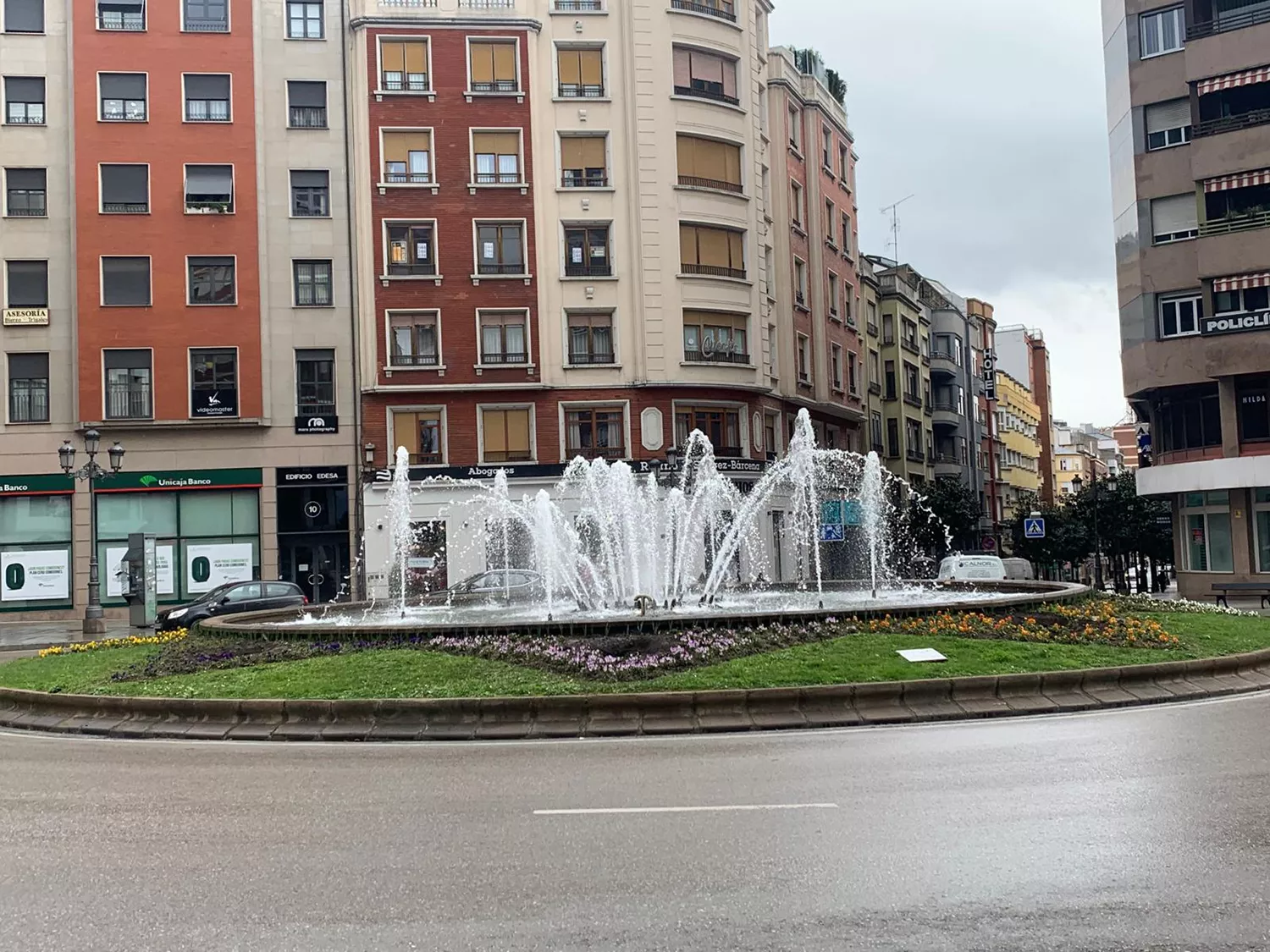 Retiran los abetos de la fuente de Lazúrtegui colocados en Navidad 