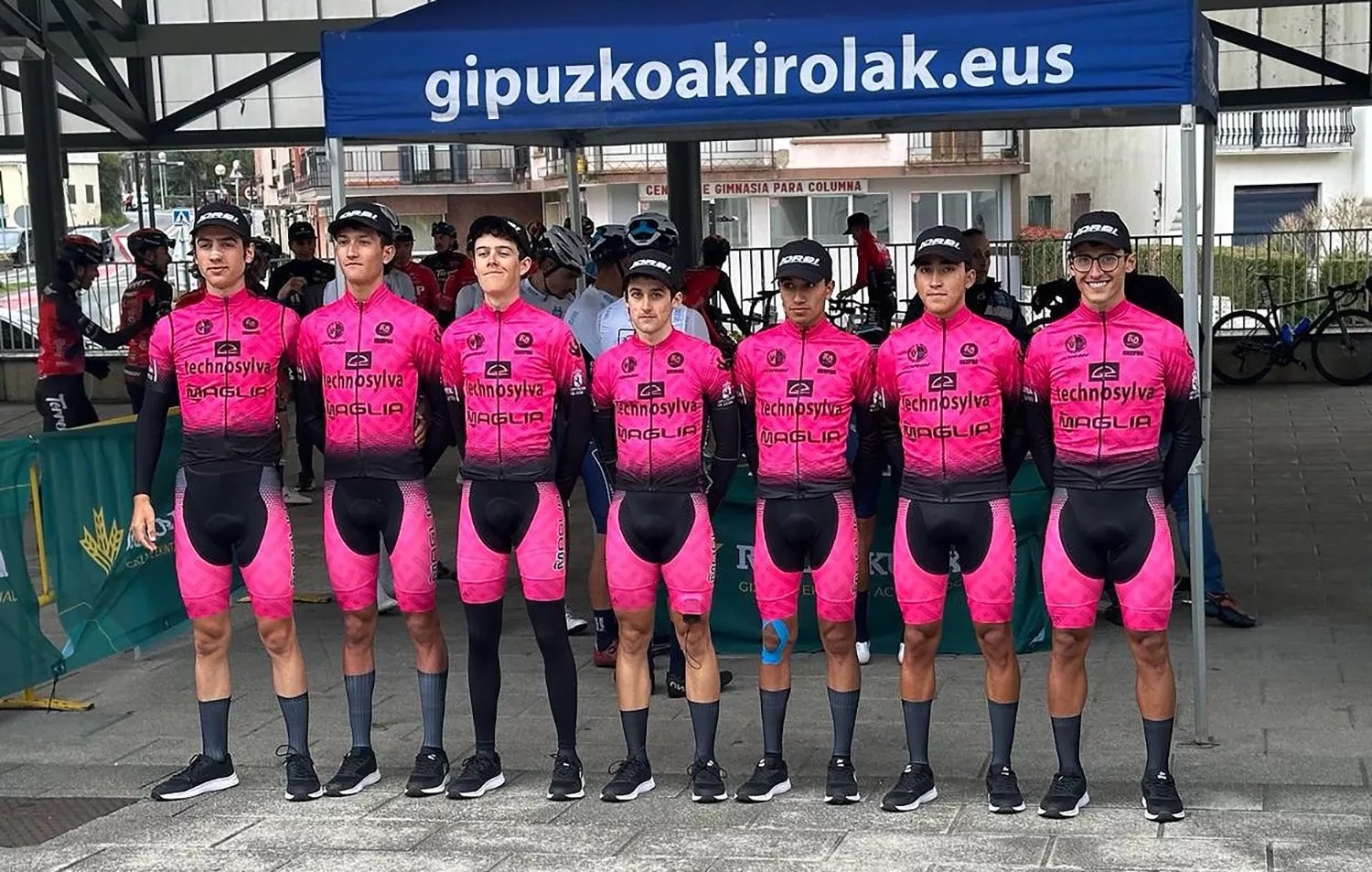 El Technosylva Maglia Bembibre Cycling Team en la Aiztondo Klasika