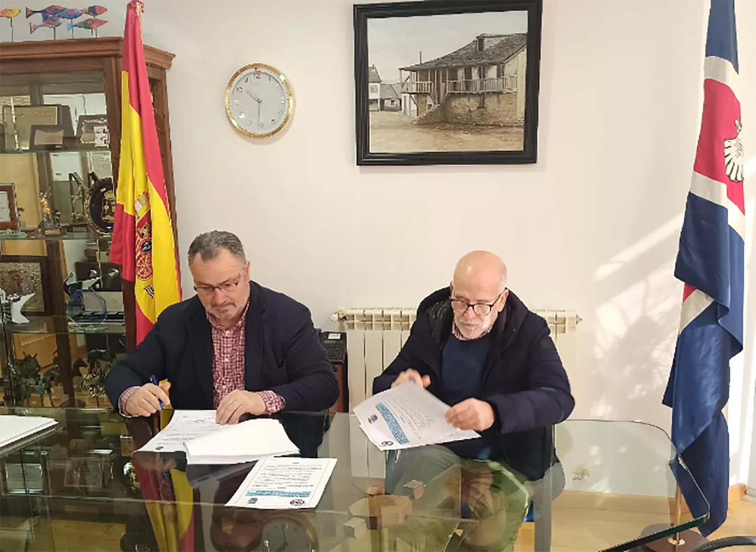 El Ayuntamiento de Camponaraya y la Asociación Alimentos de Calidad del Bierzo firman un convenio para desarrollar el sector dentro de este municipio