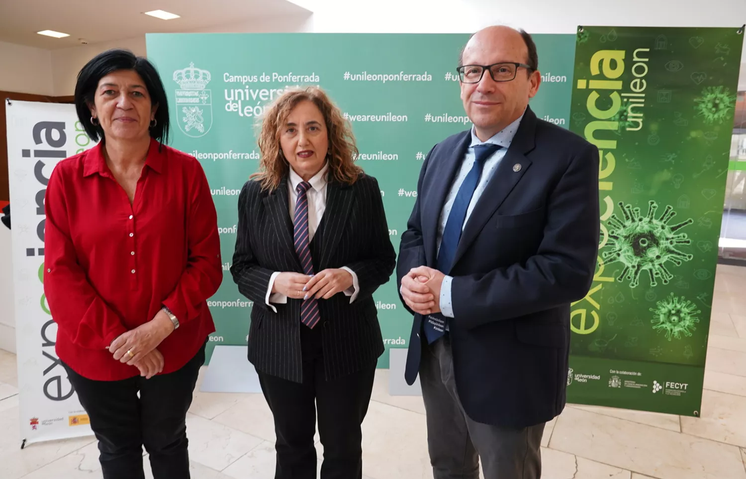 La vicerrectora del campus de Ponferrada, María Pilar Marqués (C), junto a la directora de la Unidad de Cultura Científica de la ULE, Covadonga Palencia (I), y el vicerrector de Investigación y Transferencia, Carlos