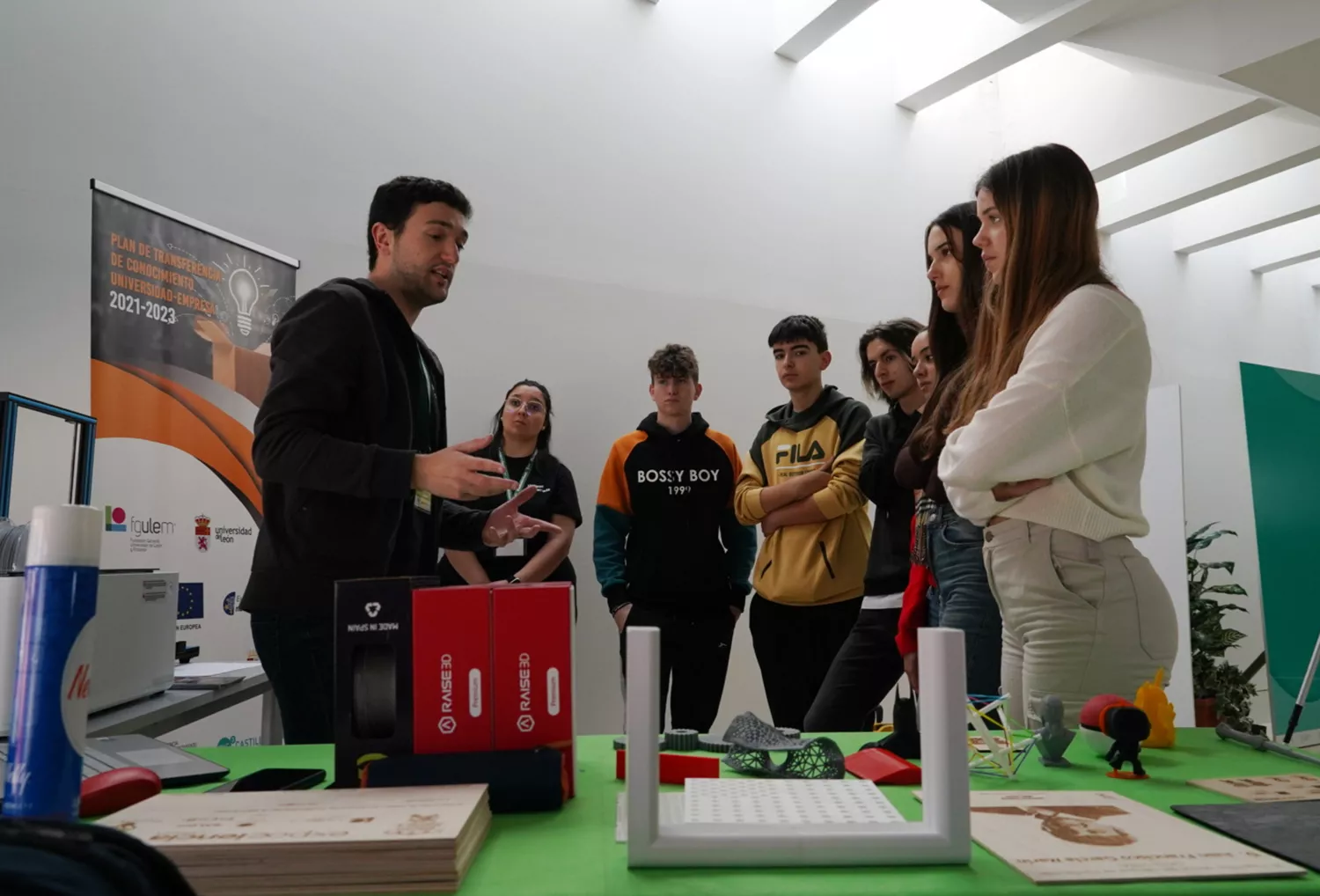 Muestra Expociencia en el campus de Ponferrada (