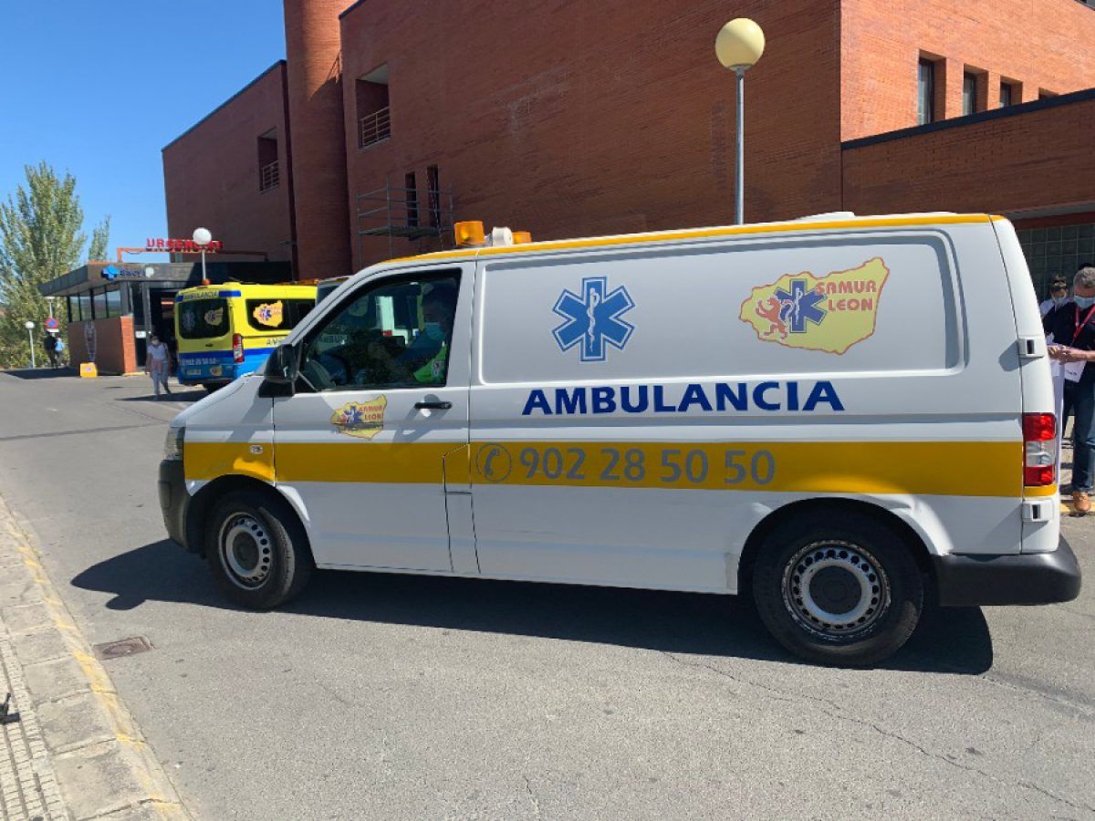 Ambulancia | Traslado al Hospital del Bierzo un herido tras un atropello en Bembibre 