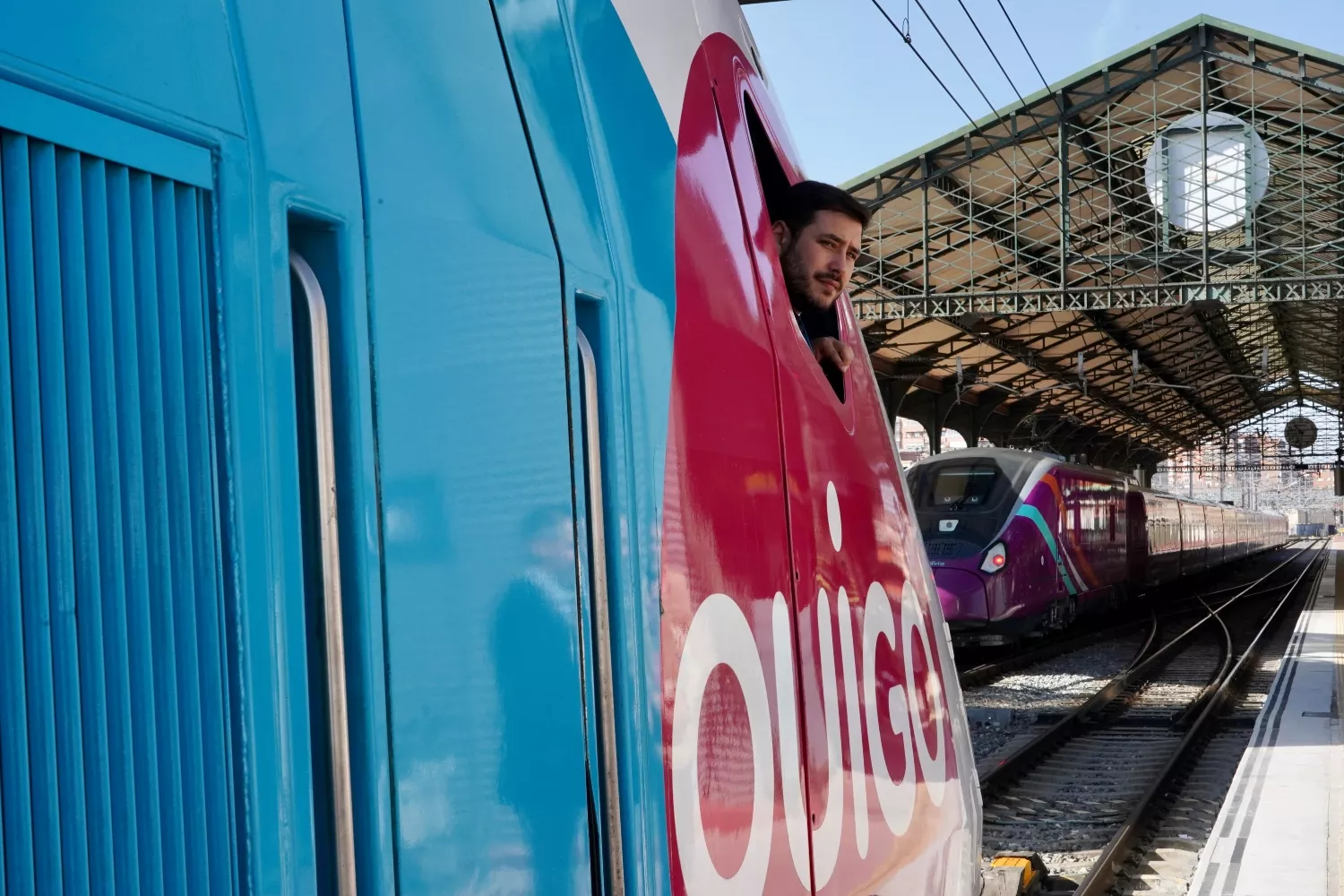 Tren Ouigo en la estación de trenes de Valladolid