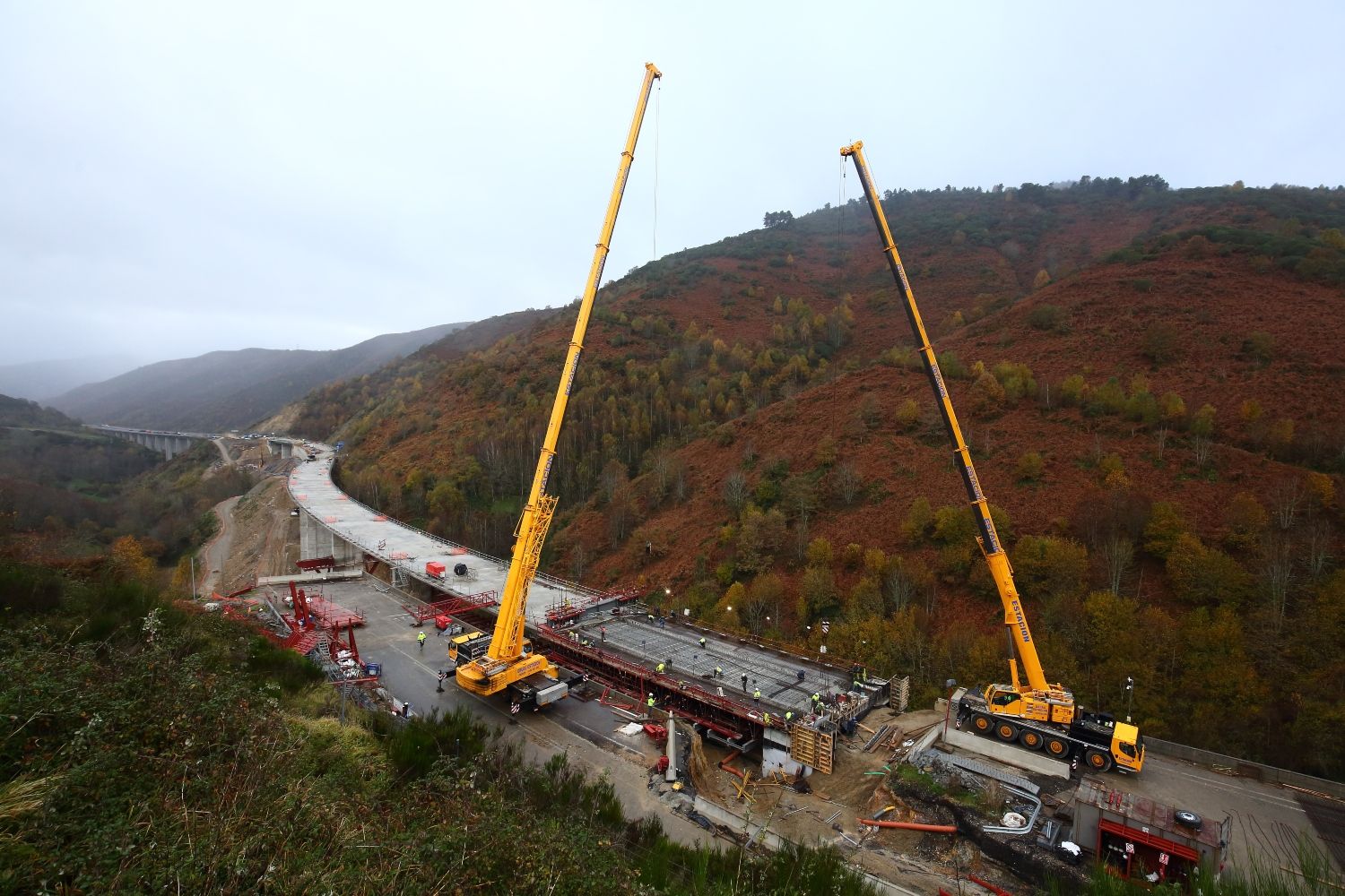 Obras reconstrucción del viaducto O Castro (León) de la autovía A5 en sentido Madrid | César Sánchez​​​​​​​ / ICAL