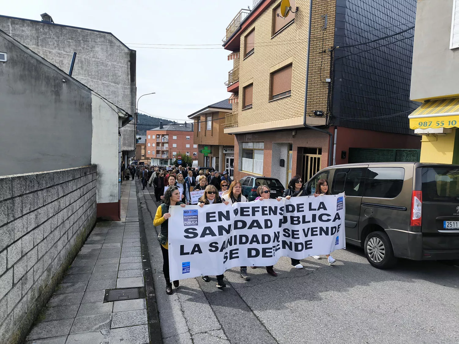 Fabero clama por una sanidad rural de calidad en una concentración multitudinaria.