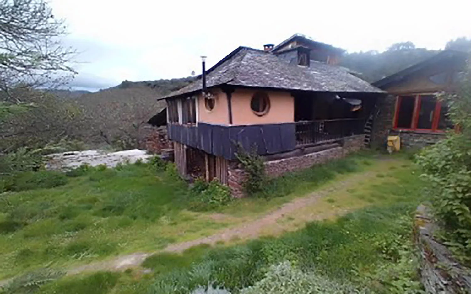 Un pueblo entero del Bierzo en venta por 420.000 euros3