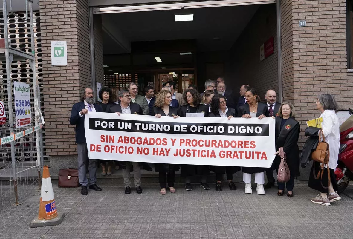  Concentración y lectura de manifiesto de los abogados y procuradores del Turno de Oficio