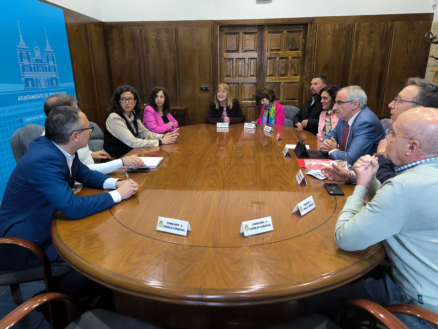 El Consejo Comarcal durante su reunión en el Ayuntamiento de Ponferrada