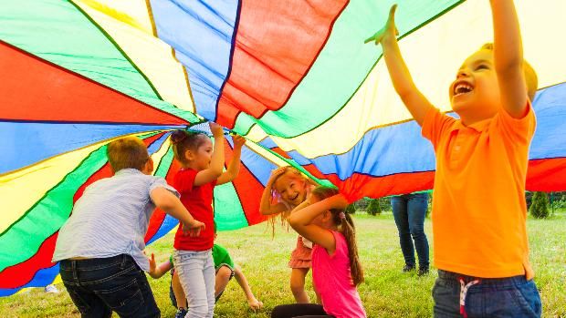 Foto archivo niños jugando en un campamento