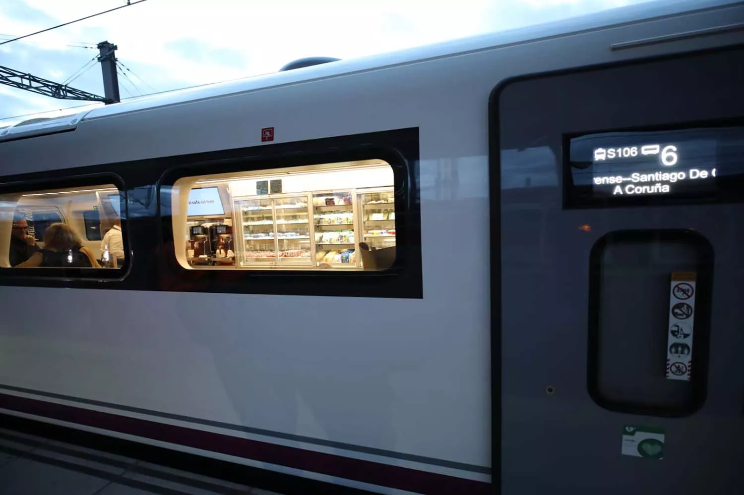 Óscar Puente ha viajado este jueves entre Madrid y A Coruña en uno de los nuevos trenes de alta velocidad S106 de Renfe 2