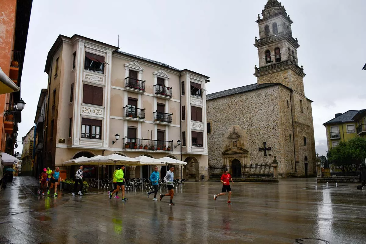 Carrera 'A Santiago contra el cáncer' en Ponferrada