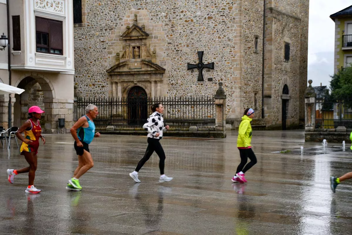 Carrera 'A Santiago contra el cáncer' en Ponferrada