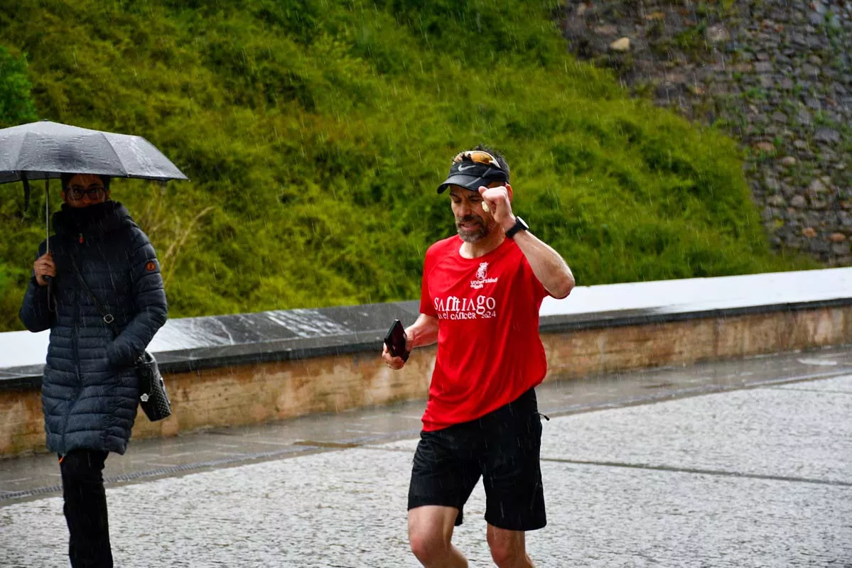  Carrera 'A Santiago contra el cáncer' en Ponferrada